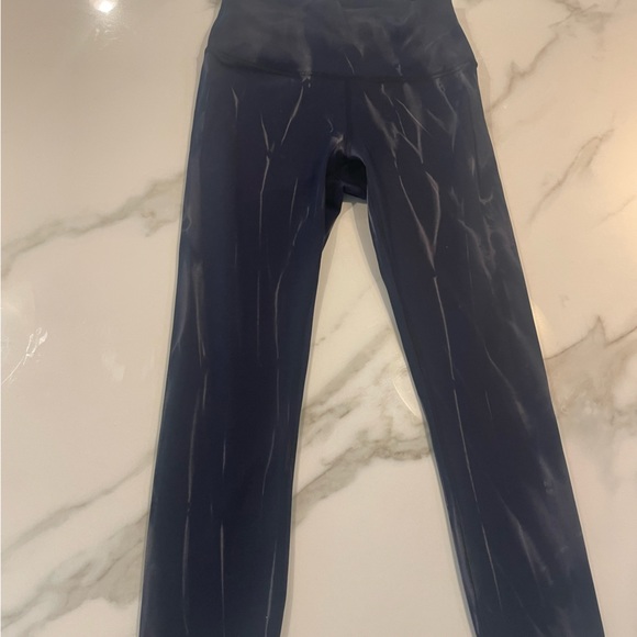 Lululemon Wunder Under  size 6 - Picture 2 of 3